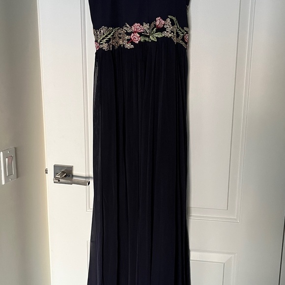 Elegant Navy Floral Embroidered Formal Dress - Picture 4 of 7